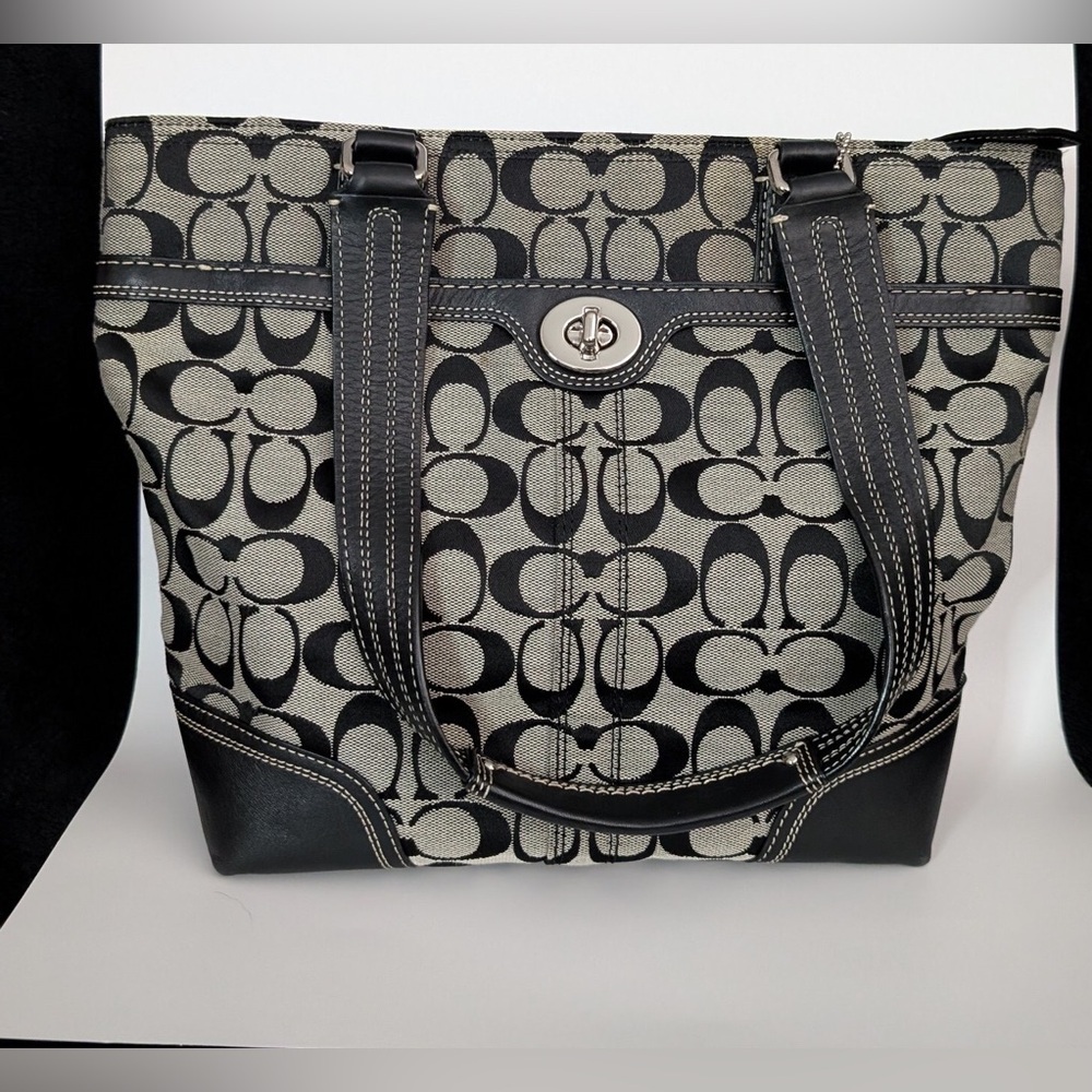Coach Hampton Signature Tote Bag with Kiss Lock Pock - Picture 1 of 1